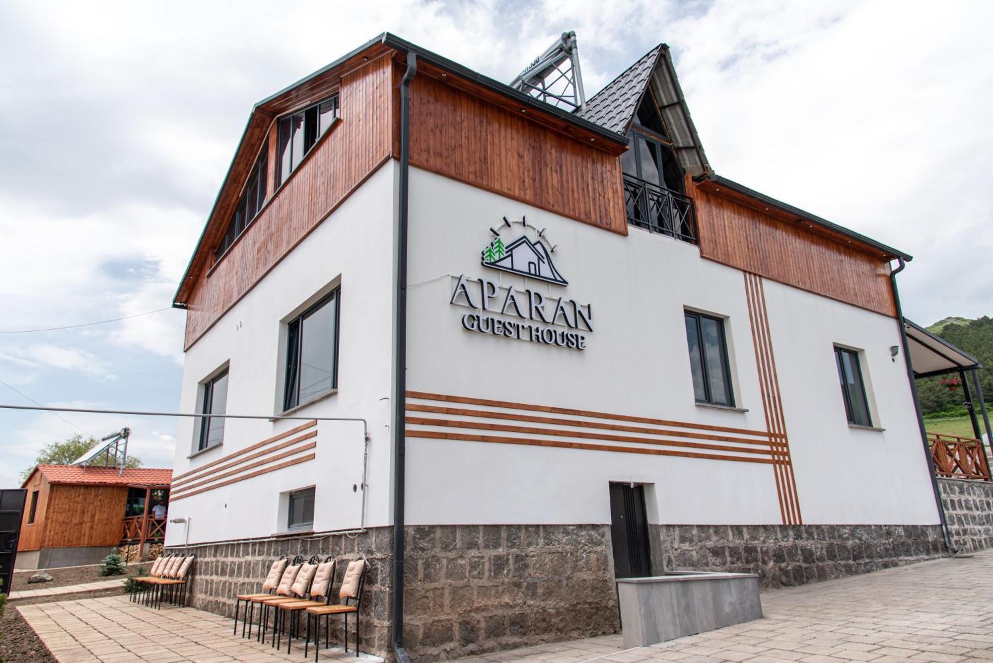 Guest House With Mountain View In Aparan Exteriör bild