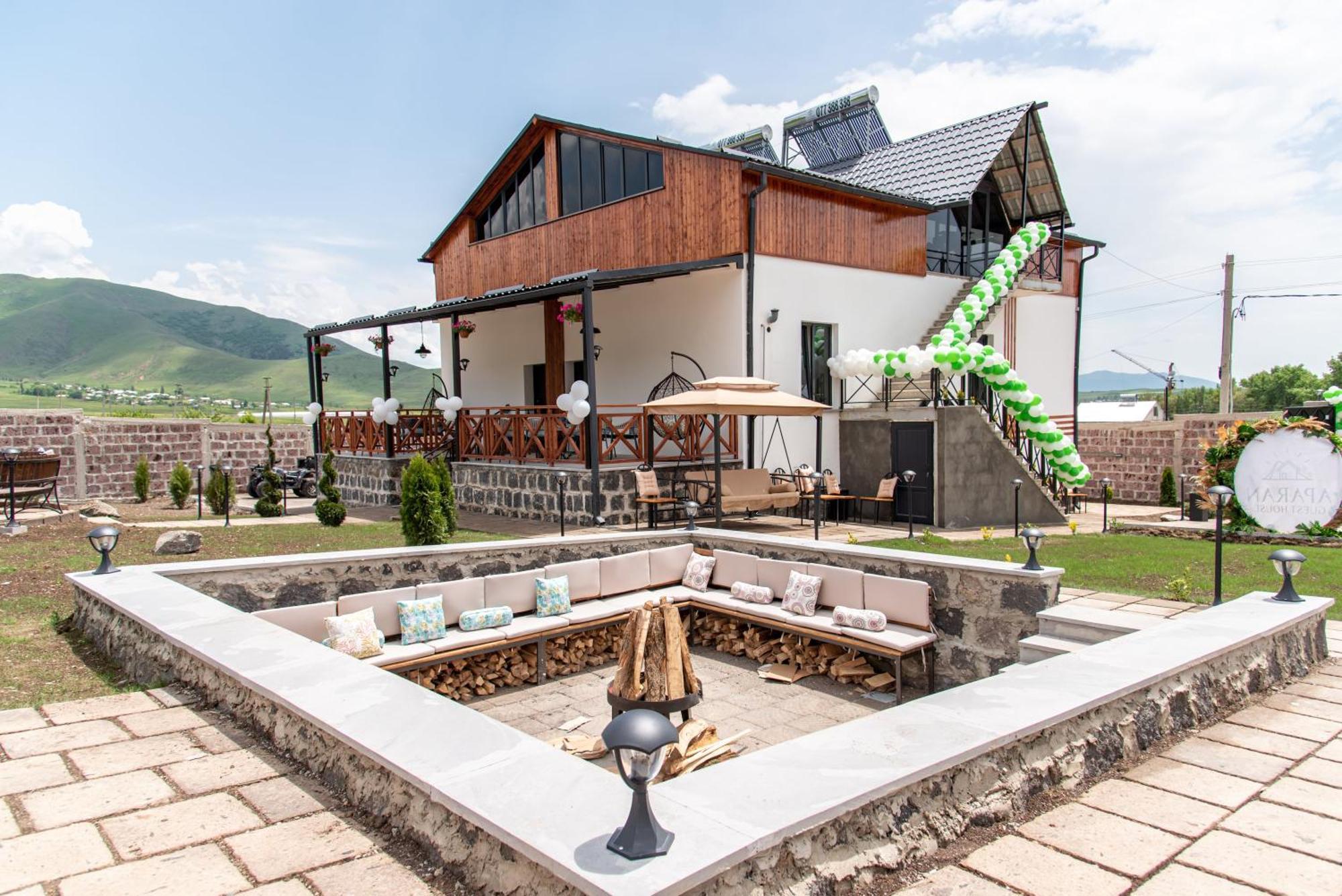 Guest House With Mountain View In Aparan Exteriör bild